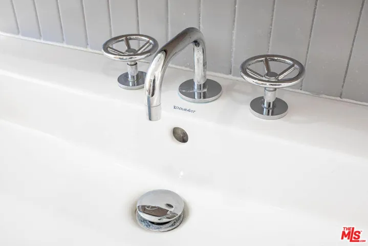 Master baroom vanity detail