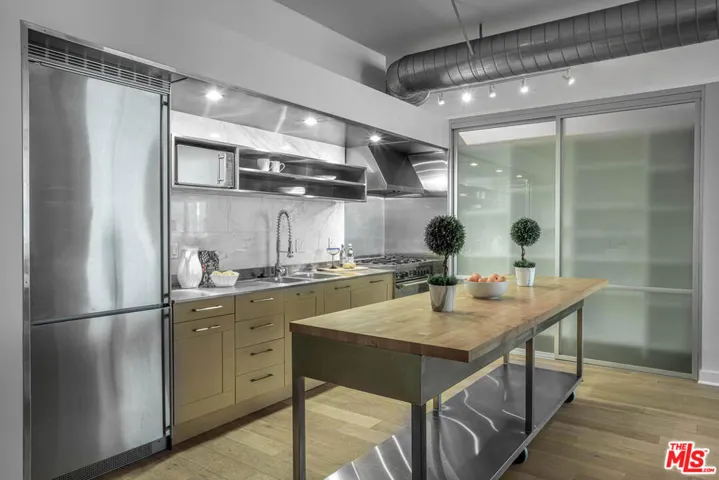 Fabulous all stainle kitchen