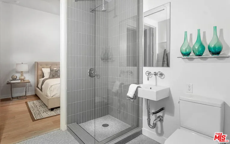 Second baroom wi shower