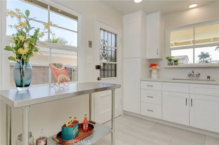 Loads of natural light grace this space...