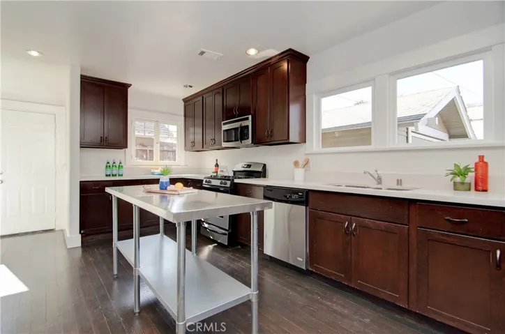630 W 9th Street, Long Beach, California 90813