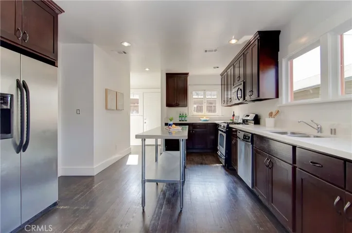 630 W 9th Street, Long Beach, California 90813