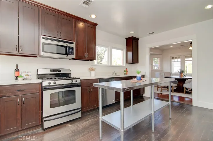 630 W 9th Street, Long Beach, California 90813