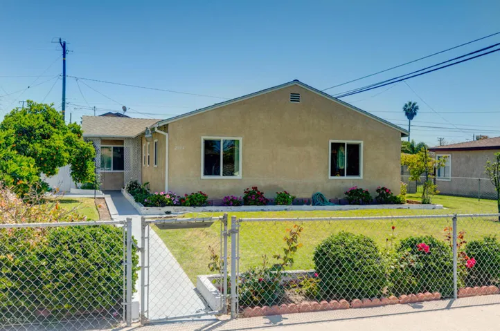 2914 Fourneir St Oxnard CA 93033 Jason W