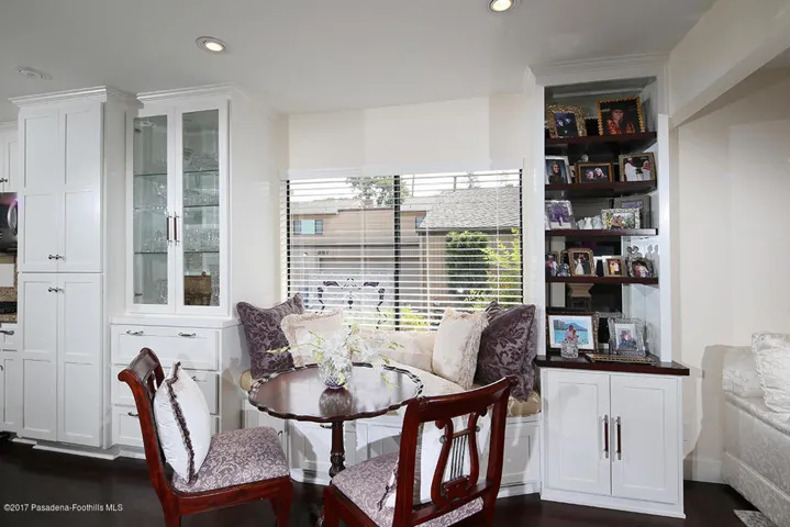 423 W. Walnut Breakfast Area