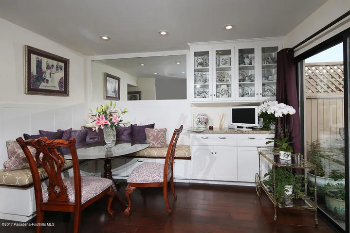 423 W. Walnut Dining Area