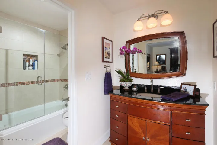 423 W. Walnut Master Bath