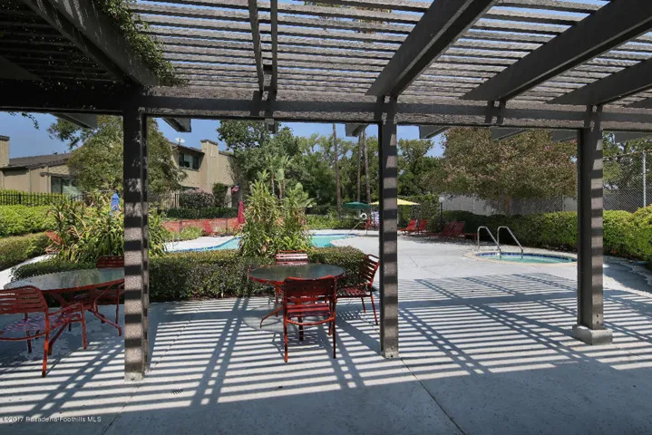 423 W. Walnut Pool & Spa