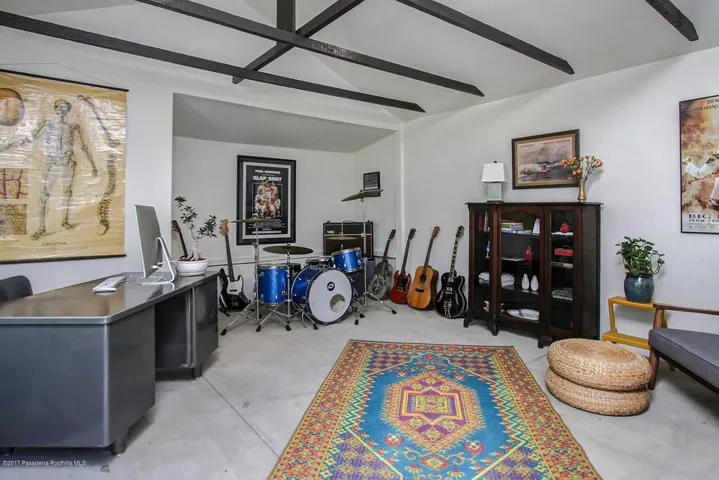 Griffin Ave 4424 027-mls