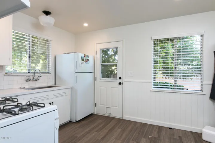 6567 College Dr-MLS_Size-009-22-Kitchen-