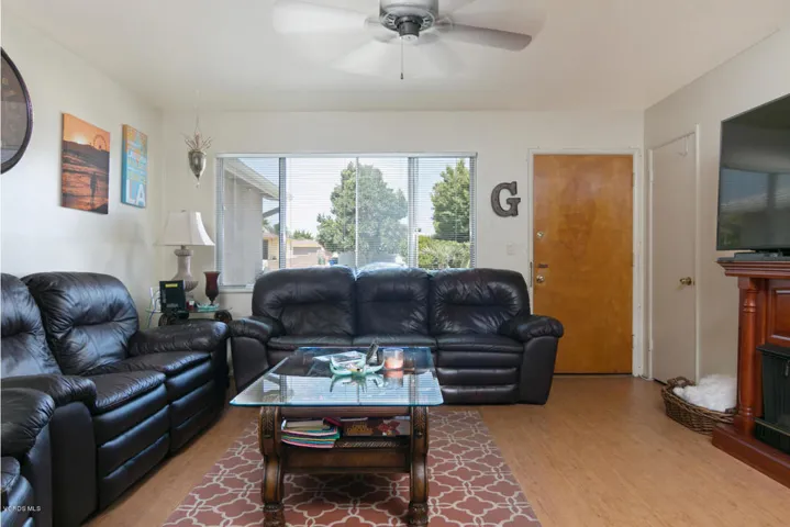 6567 College Dr-MLS_Size-017-7-Living Ro