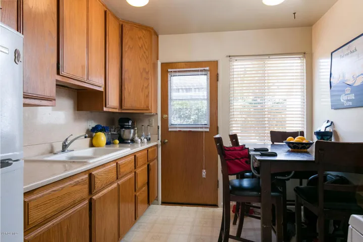 6567 College Dr-MLS_Size-019-10-Kitchen-