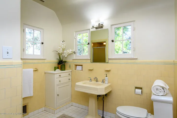 GYP_1101 Olive Ln_042_MLS
