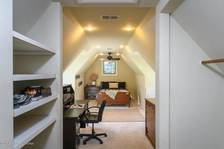 GYP_1101 Olive Ln_059_MLS