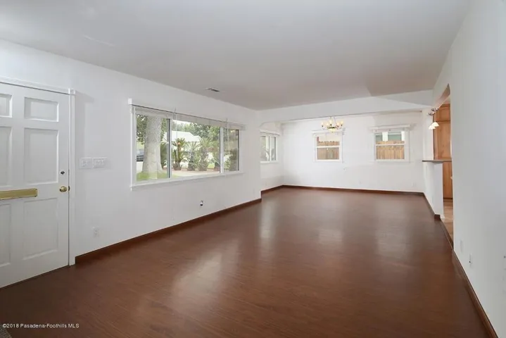 812 livingroom