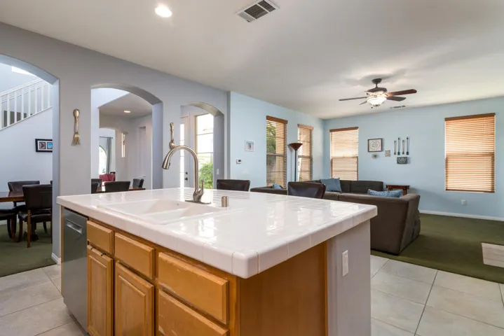 Great Kitchen Island/Breakfast Bar