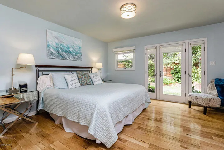16_master_bedroom_