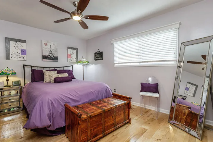 21_bedroom_2