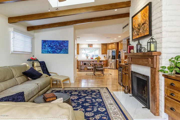 15_family_room_