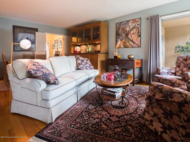 840 E Mendocino St Altadena CA-large-005