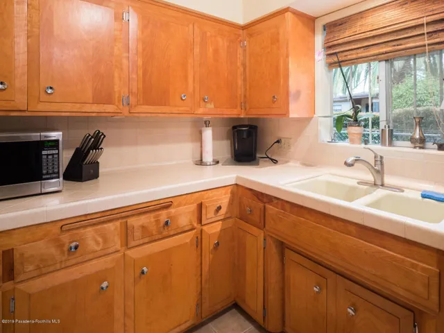 840 E Mendocino St Altadena CA-large-011