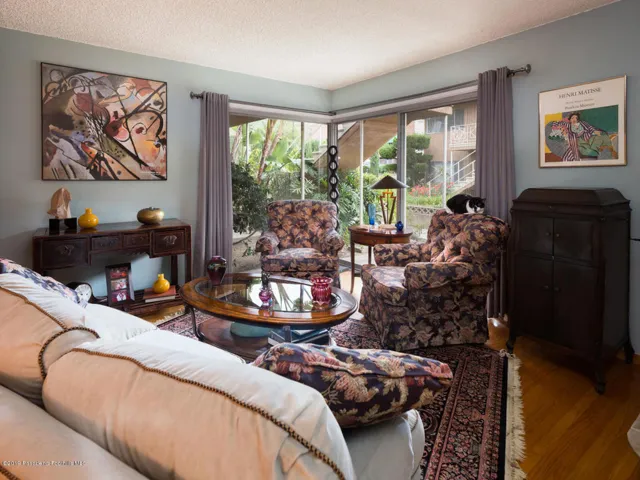 840 E Mendocino St Altadena CA-large-006
