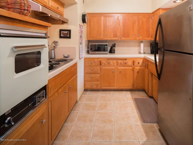 840 E Mendocino St Altadena CA-large-010