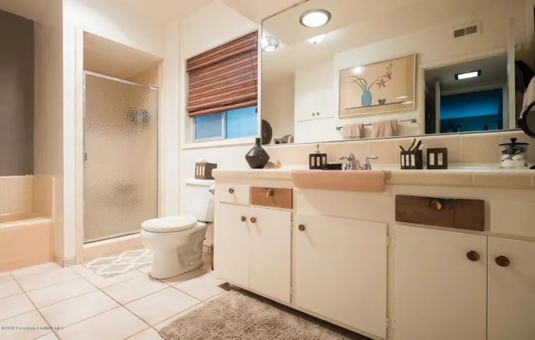 840 E Mendocino St Altadena CA-large-013