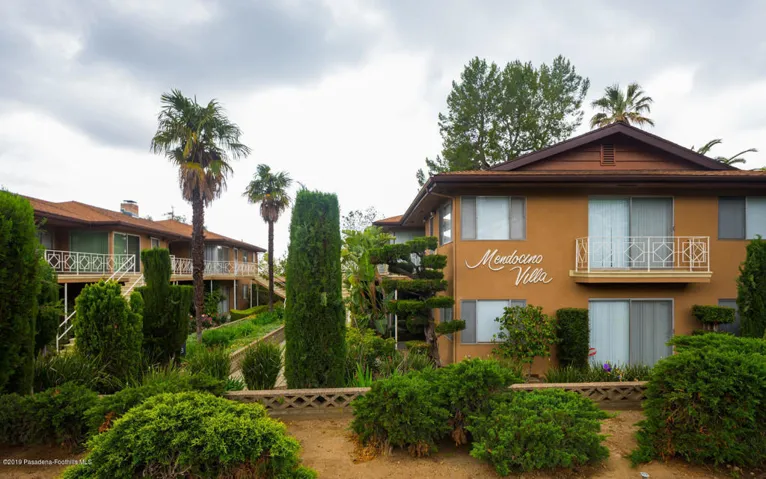 840 E Mendocino St Altadena CA-large-001