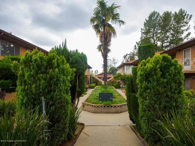 840 E Mendocino St Altadena CA-large-002