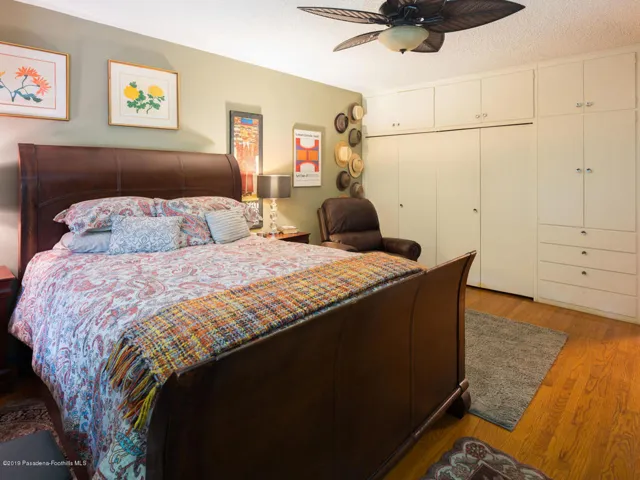 840 E Mendocino St Altadena CA-large-016