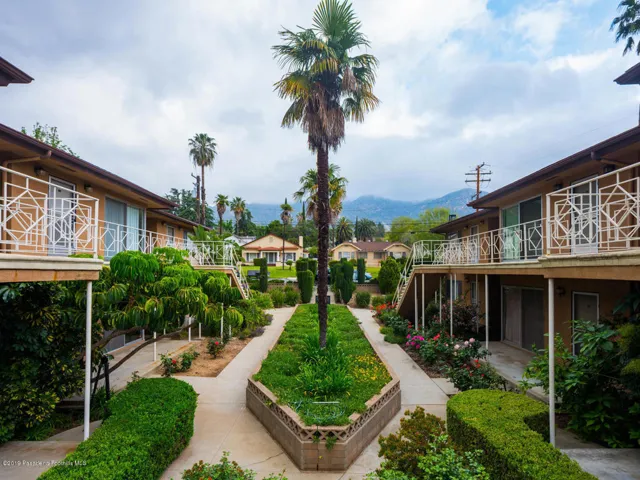 840 E Mendocino St Altadena CA-large-004