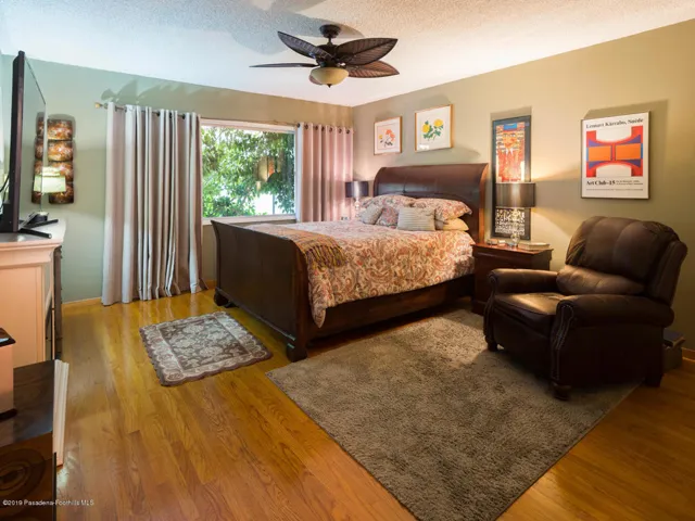 840 E Mendocino St Altadena CA-large-015