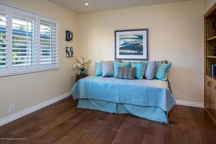 968 S Orange Grove Blvd, Unit B  015-mls