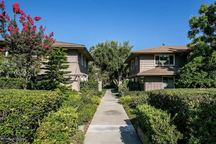 968 S Orange Grove Blvd, Unit B  002-mls