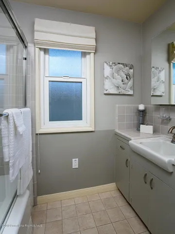 968 S Orange Grove Blvd, Unit B  017-mls