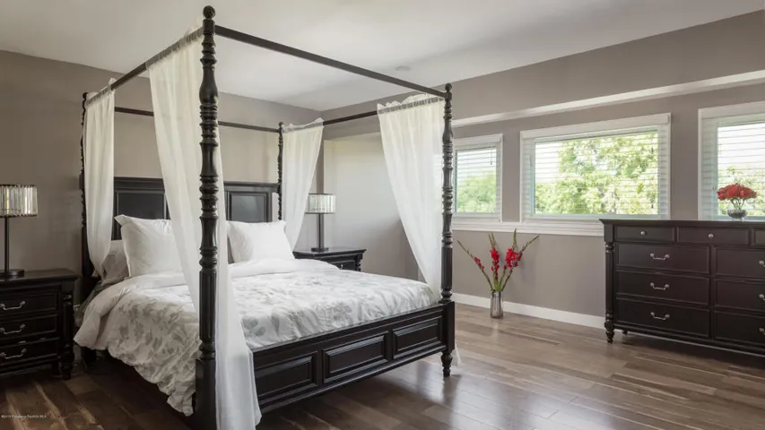 827 N Altadena Dr - Pierre Galant -13
