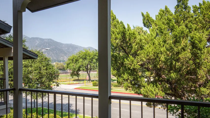 827 N Altadena Dr - Pierre Galant -12