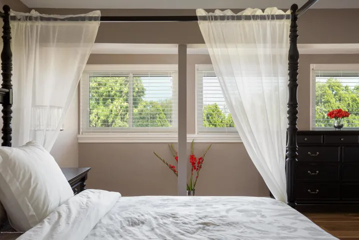 827 N Altadena Dr - Pierre Galant -20