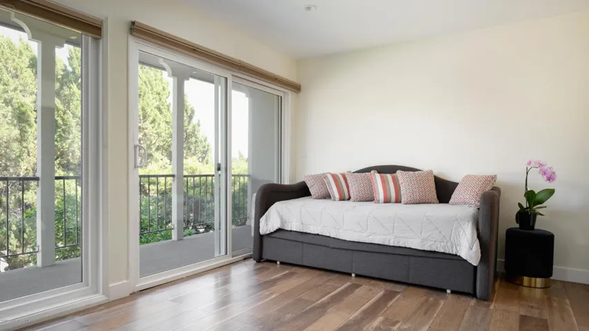 827 N Altadena Dr - Pierre Galant -11