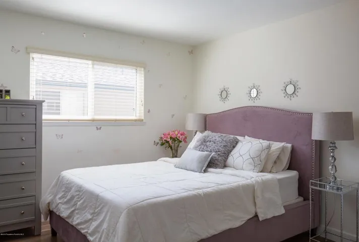 827 N Altadena Dr - Pierre Galant -8
