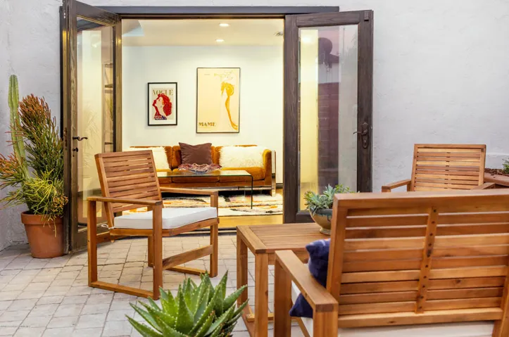 mendota_courtyard04