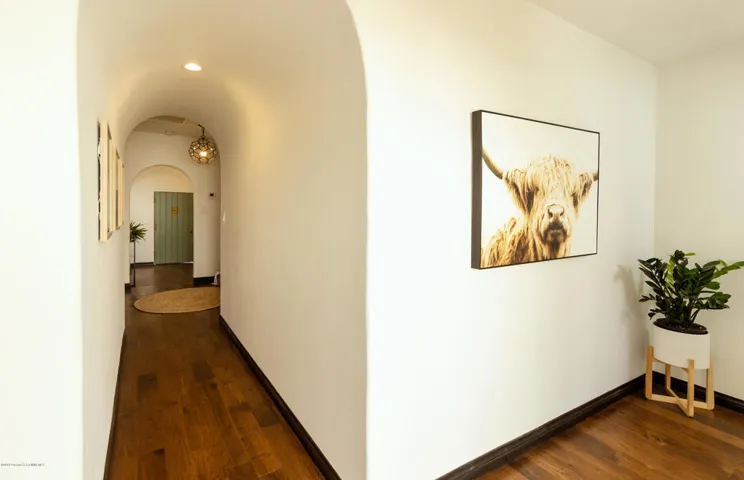 mendota_mainhallway02