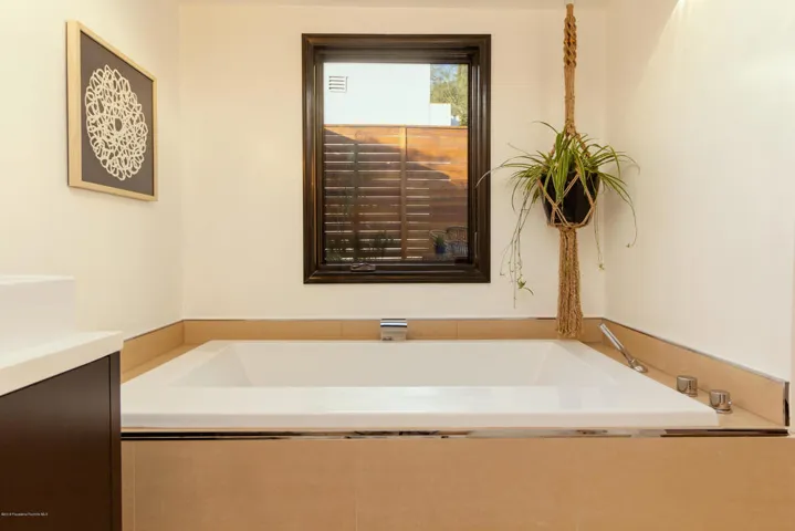 mendota_masterbath04