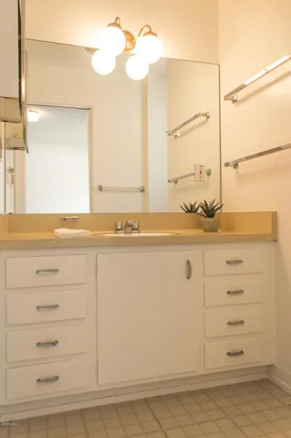 16 - The 88 - Master Bath - Sterling_Gra