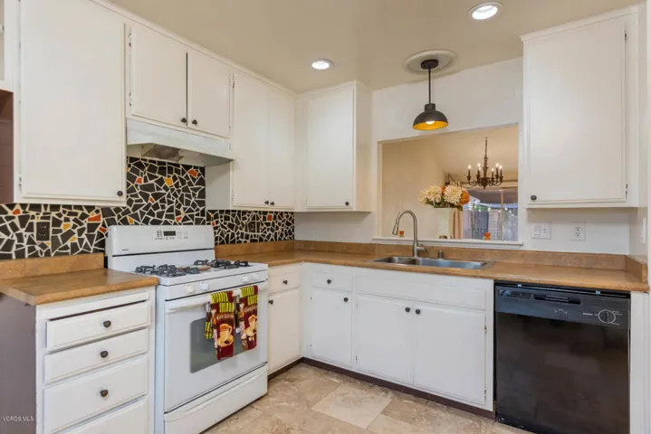 115 Surrey Way Fillmore CA-006-008-Still