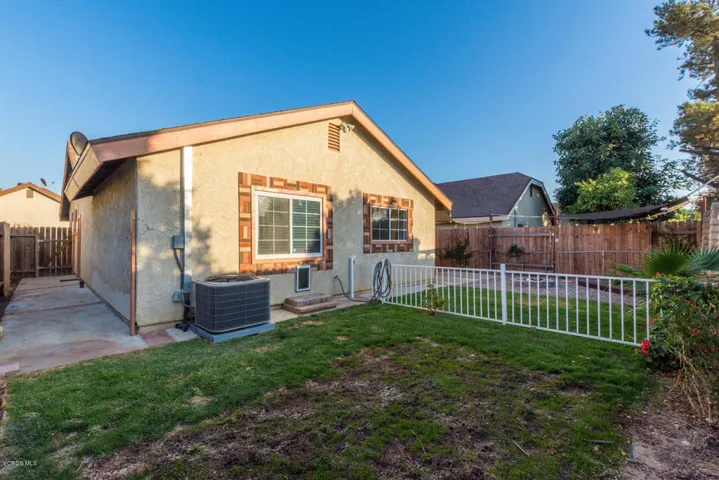 115 Surrey Way Fillmore CA-020-020-Still