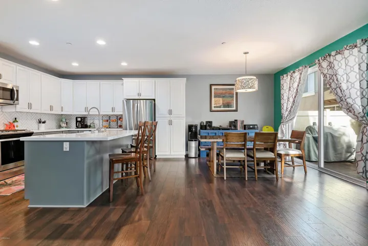 06-Dining-Kitchen