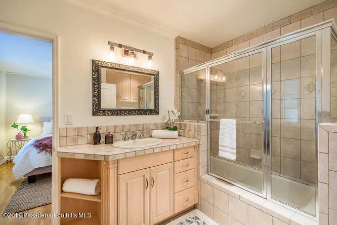 399 Flintridge Oaks Dr La-small-027-026-