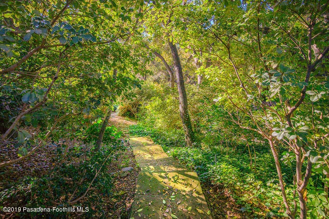 399 Flintridge Oaks Dr La-small-058-068-